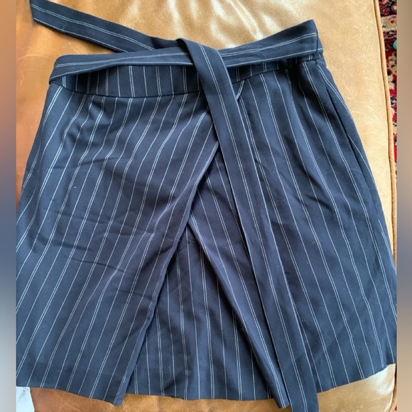 Banana Republic Navy and White Pinstriped Skirt - Picture 1 of 1